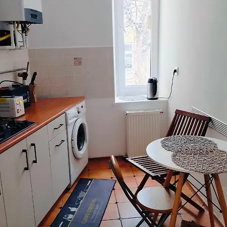 центр, 5 хв від госпіталю, в затишному районі Apartment Lemberg