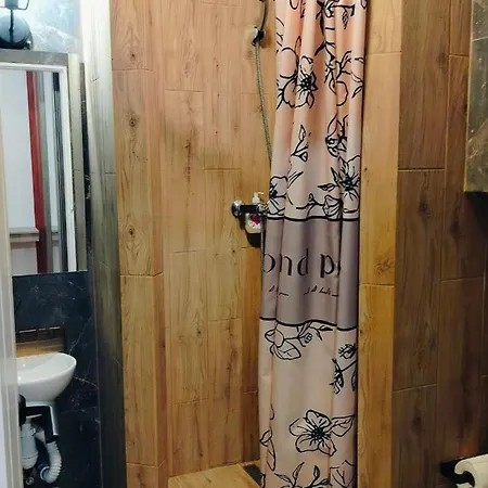 центр, 5 хв від госпіталю, в затишному районі Apartment Lemberg